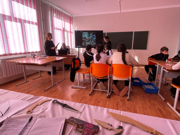 Урок-игра «В мире робототехники».